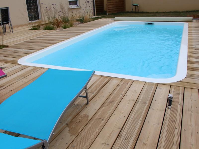 La piscine Aix avec ses 2 escaliers intérieurs